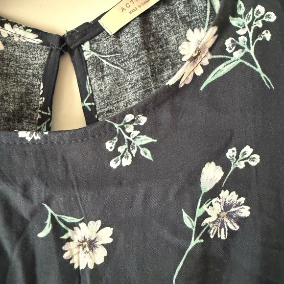 Active USA Floral Dress in Dark Green and White - Picture 5 of 8